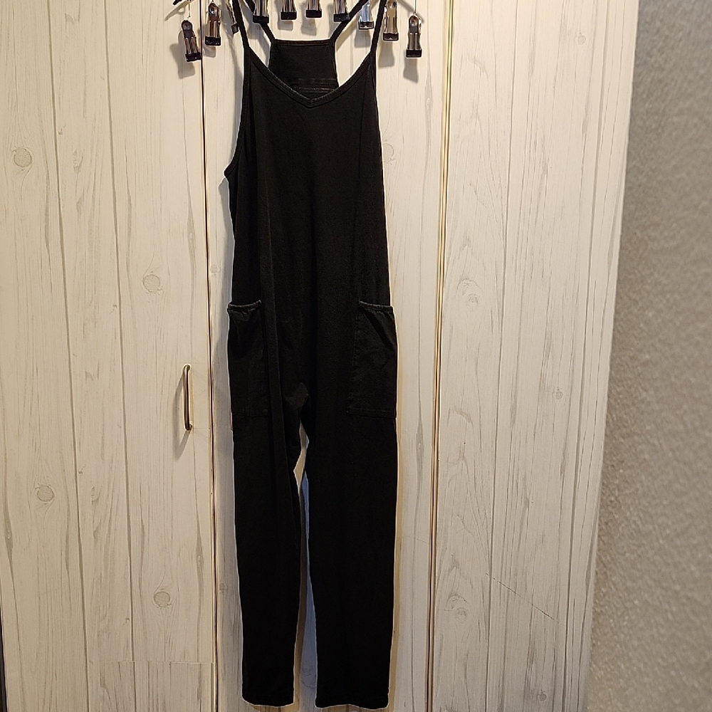 Chic Black Sleeveless Jumpsuit - Picture 1 of 7